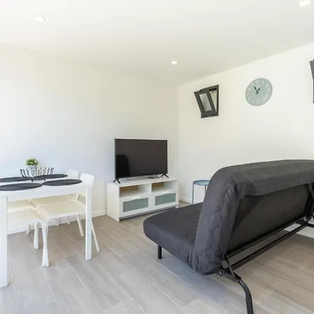 Another Side アパート フラドウロ